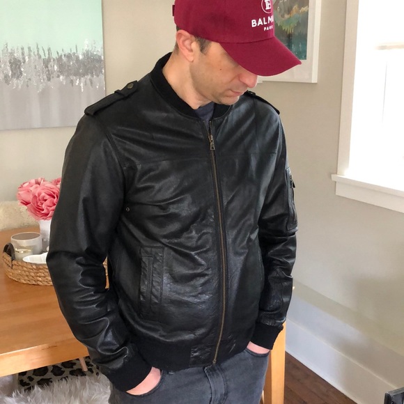 Men’s large (42-44 ) Danier genuine leather moto jacket. - Picture 3 of 7